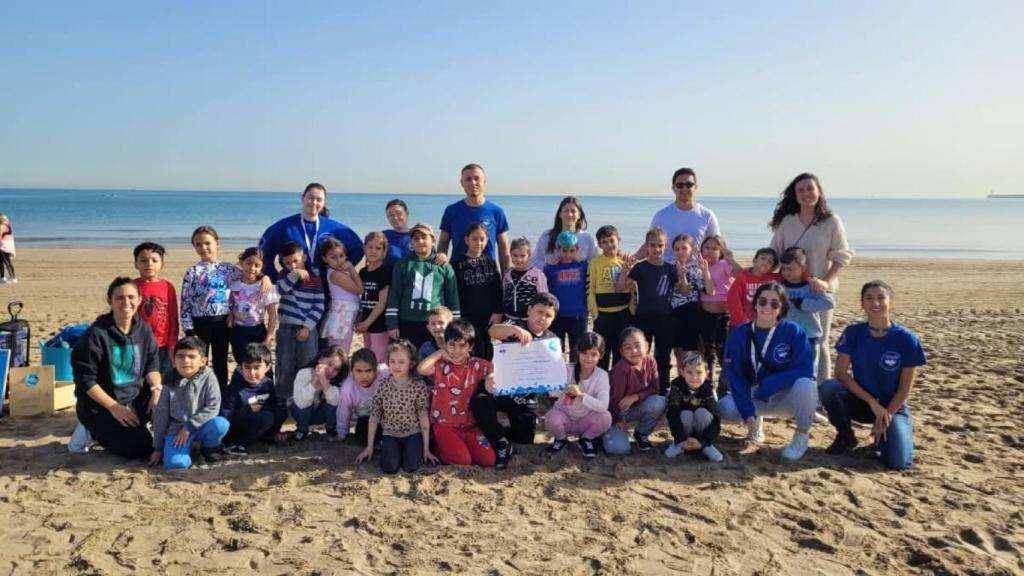 Un grupo de escolares en una actividad de Escuelas Azules.