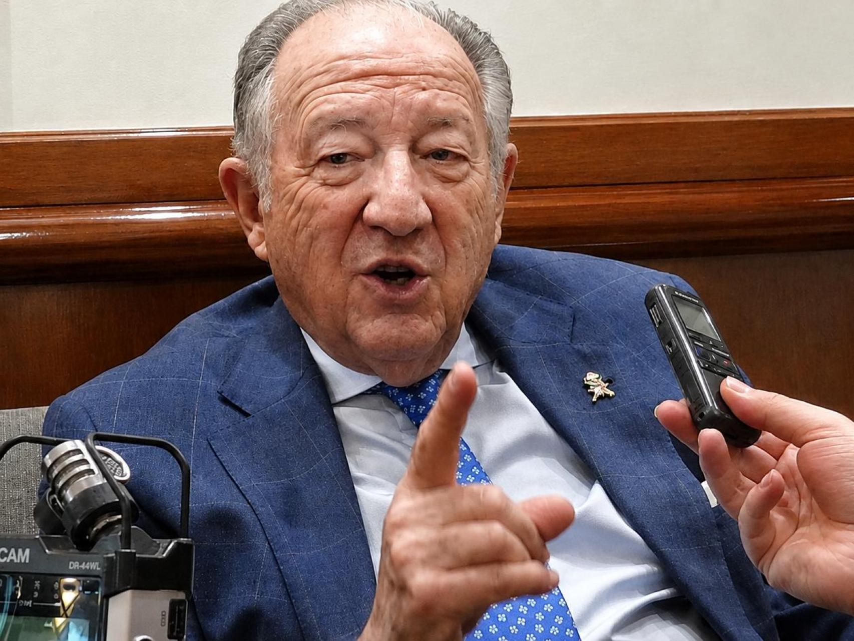 El exdirector del CNI Félix Sanz Roldán durante la entrevista.