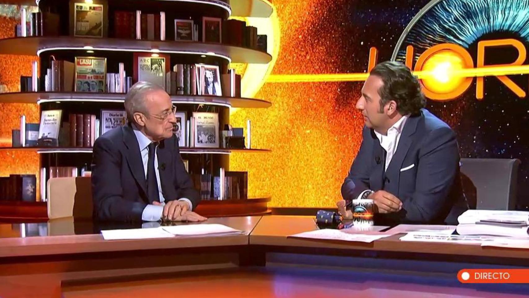 Iker Jiménez junto a Florentino Pérez en el programa de Cuatro 'Horizonte'.