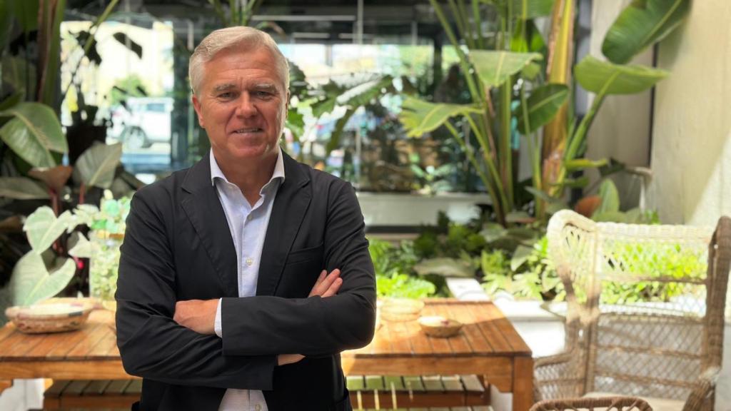 Jorge de Castellví, director del hotel Vincci Posada del Patio, posa tras la entrevista con este diario. 