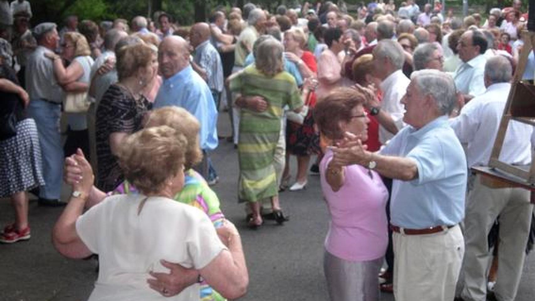 Baile de verano para personas mayores.png
