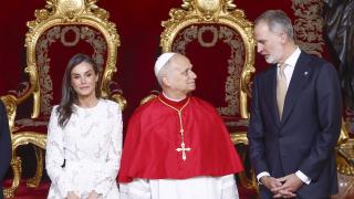 Los reyes Felipe VI y Letizia, en su encuentro con el Papa León XIV en el Palacio Real de Madrid.
