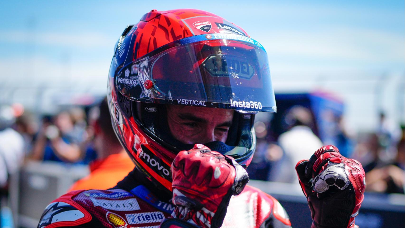Marc Márquez celebra su victoria en la carrera al sprint, en el Gran Premio de Hungría.  