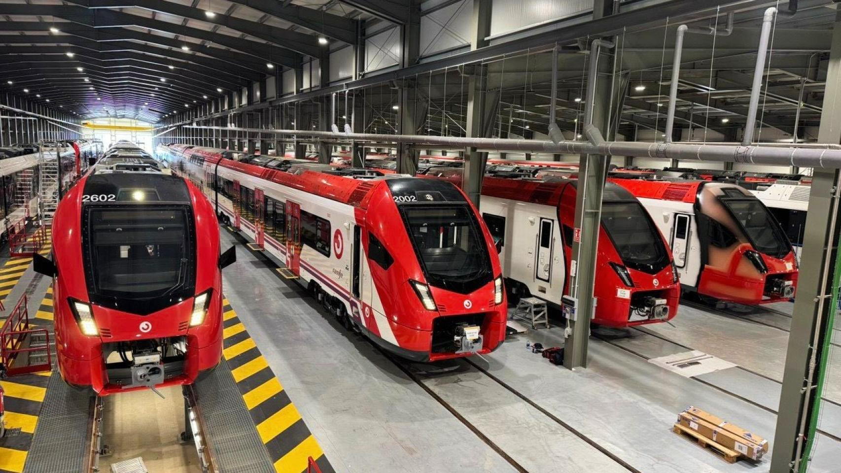 Nuevos trenes de cercanías para Renfe fabricados en Stadler Valencia. EE