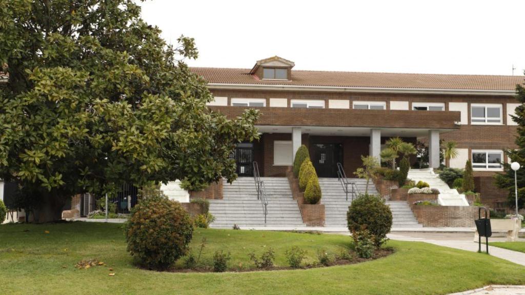 La fachada del Colegio Villa de Griñón.