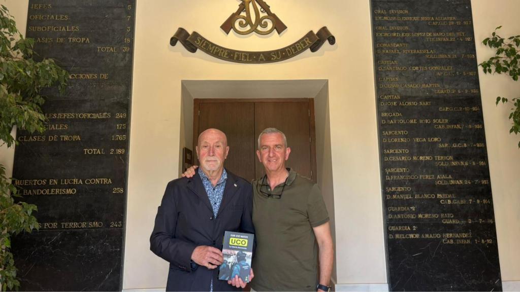 Francisco Paris y Juan José Mateos, Guardia Civil y autor del reciente libro publicado Uco, la historia desconocida.