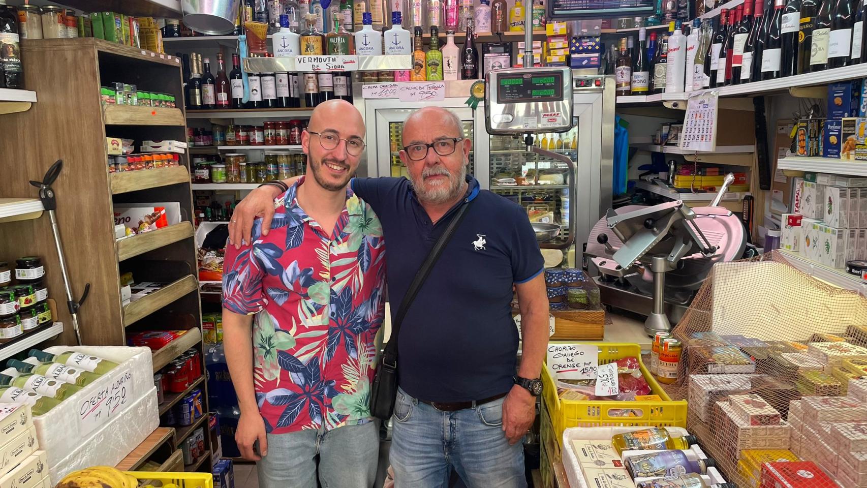 José Mario junto a su hijo, que tomará las riendas de Alimentación Rivera. 