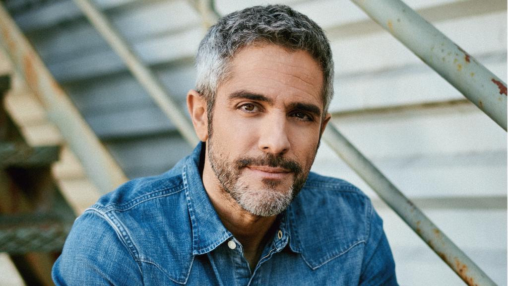 El presentador y escritor, Roberto Leal, en la presentación de su libro 'El Sótano'.