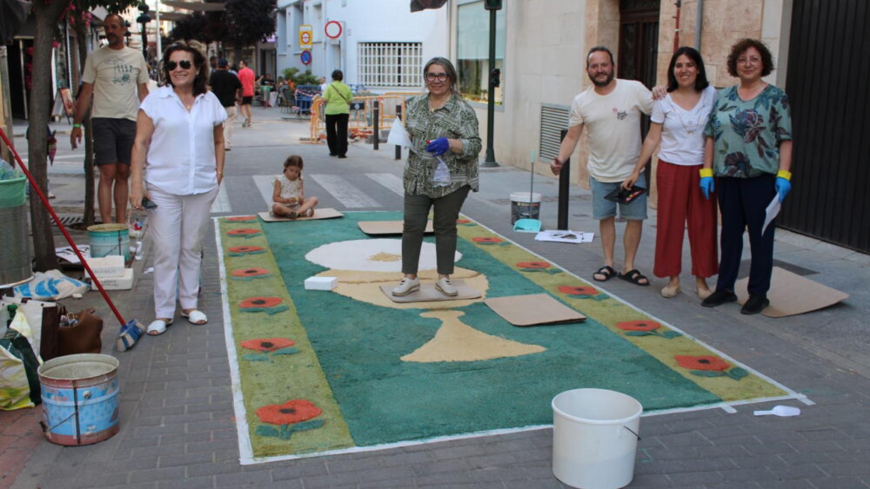 Las tradicionales alfombras del Corpus llenan de color y tradición las calles de Quintanar de la Orden