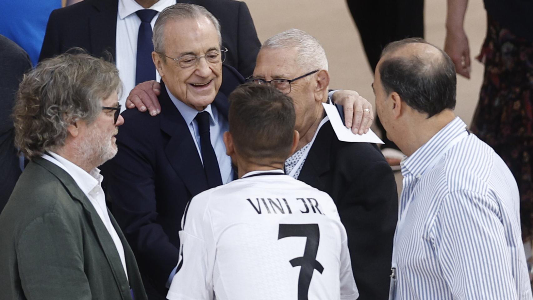 Florentino Pérez llega a votar en las elecciones a la presidencia del Real Madrid.