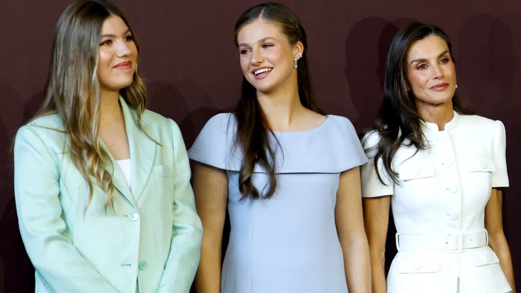 La infanta Sofía, la princesa de Asturias y la reina Letizia este domingo por la mañana en Madrid.
