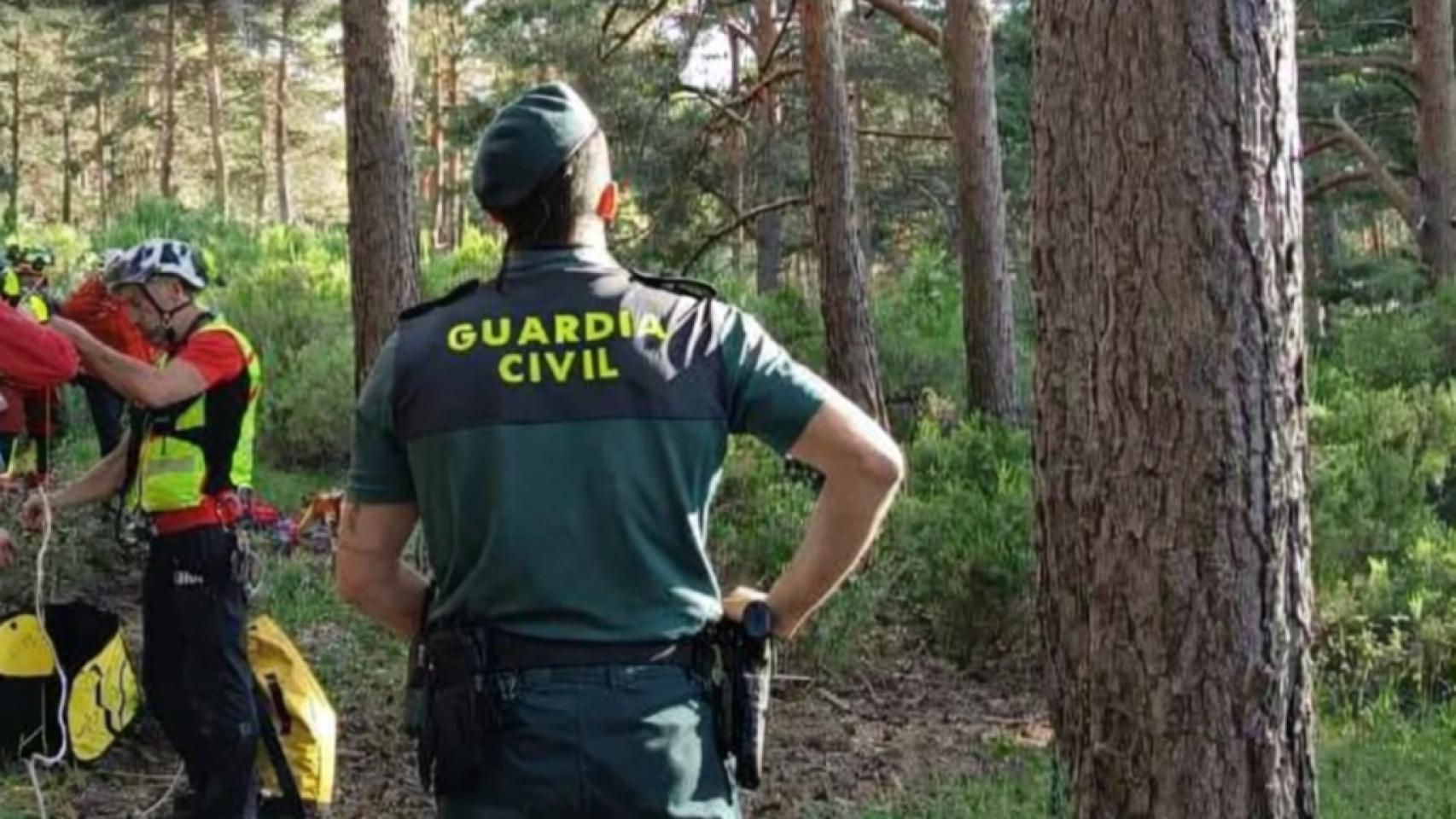 La Guardia Civil de Segovia participa en el rescate de un piloto de parapente en Cerezo de Arriba