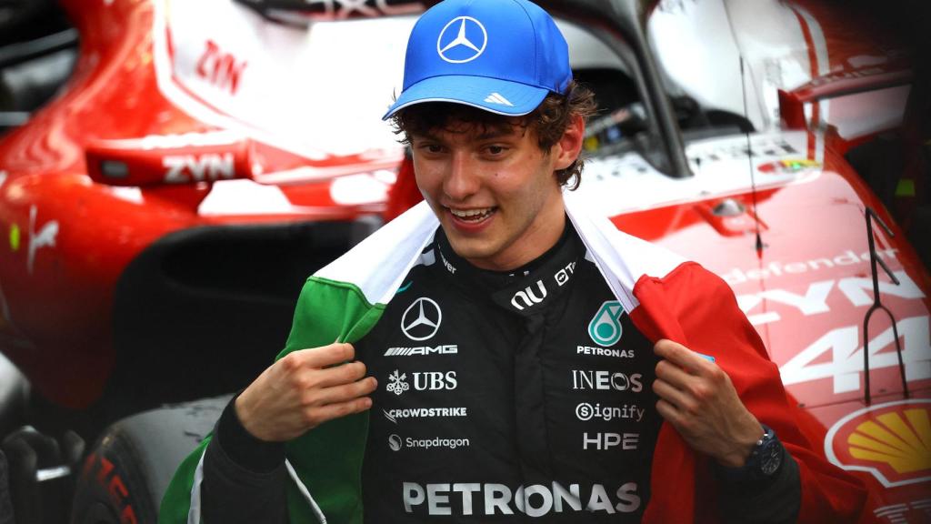 Andrea Kimi Antonelli celebrando su victoria en el GP de Mónaco 2026