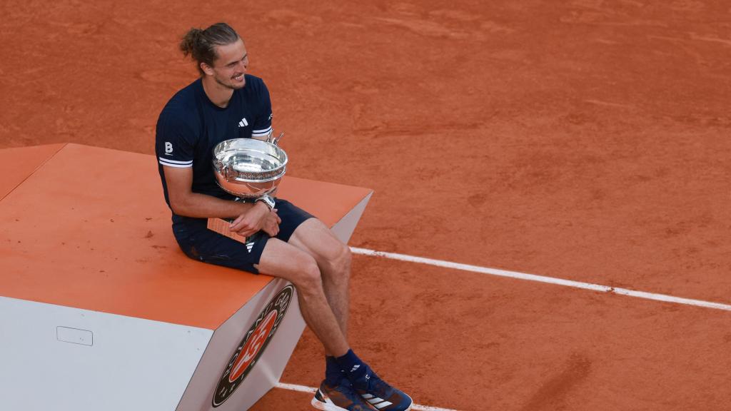 Zverev, con el trofeo de Roland Garros.