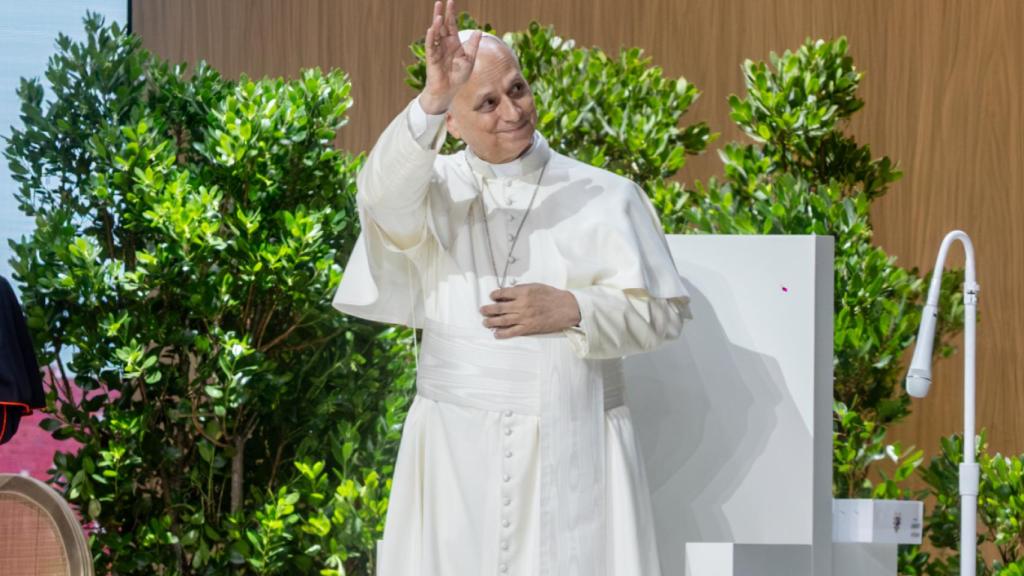 El Papa León durante el encuentro 'Tejer redes con el mundo de la cultura, la educación, la empresa y el deporte', en el Movistar Arena.
