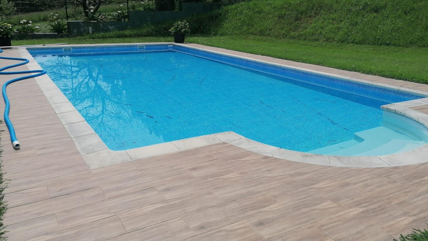 Imagen de archivo de una piscina. 