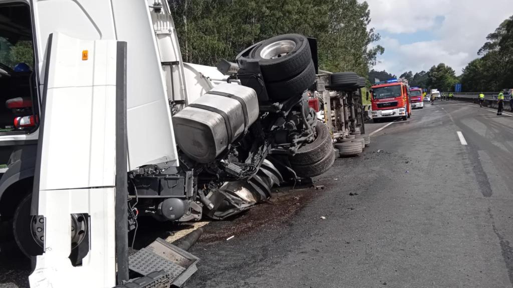 Camión cisterna accidentado en Mos. 