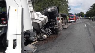 Camión cisterna accidentado en Mos. 