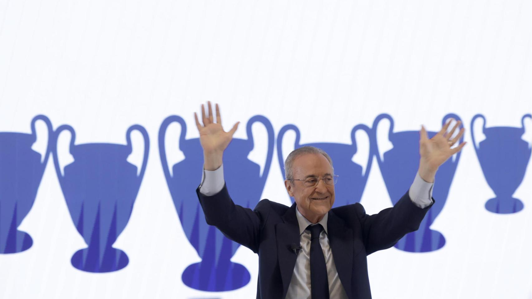 Florentino Pérez celebra su victoria en las elecciones del Real Madrid.