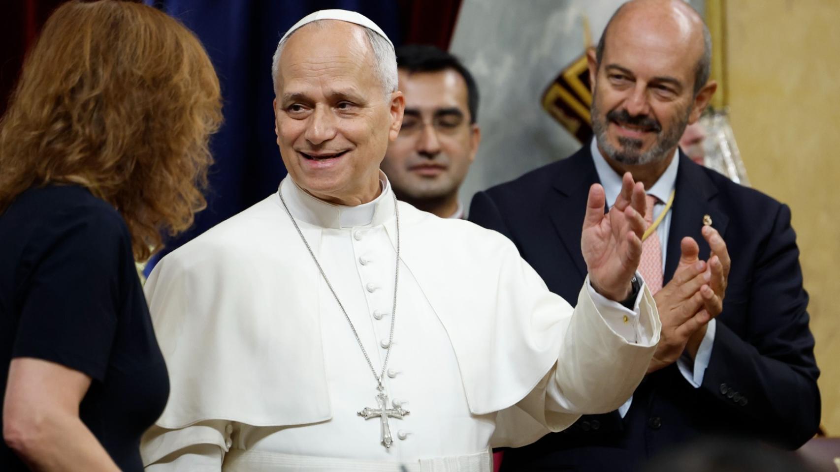 El Papa León XIV, con la presidenta del Congreso y el máximo representante del Senado