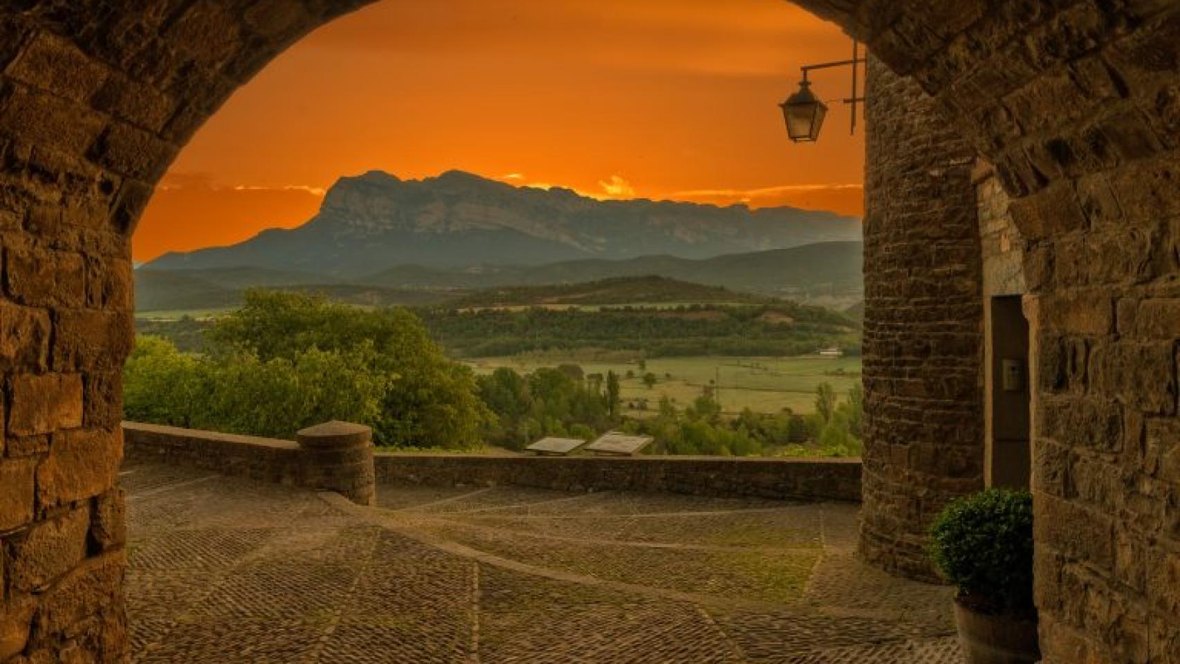 Atardecer en Aínsa