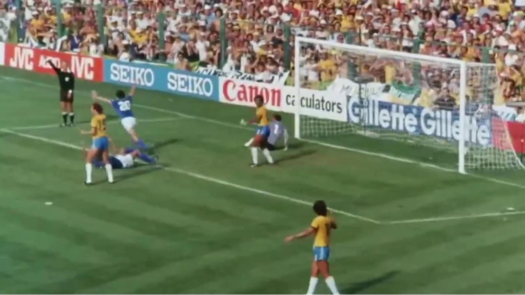 Paolo Rossi celebra un gol en el Italia-Brasil del mundial España 1982