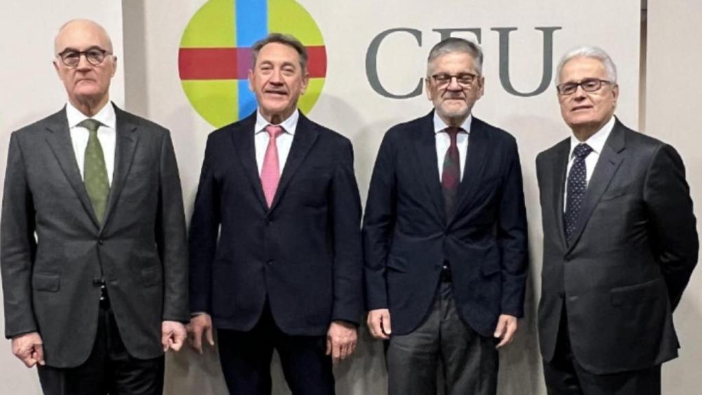 De izquierda a derecha: los doctores Pedro Luis Ripoll; Mikel Sánchez; Mariano De Prado y Ramón Cugat.