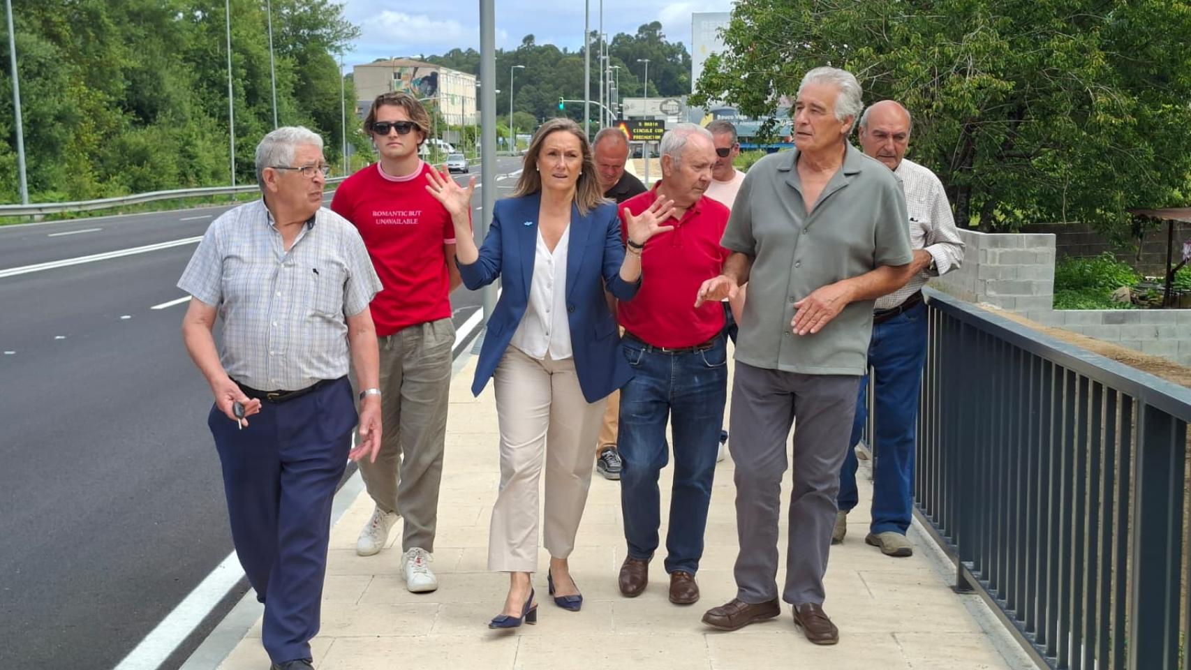Visita de la Diputación a Clara Campoamor