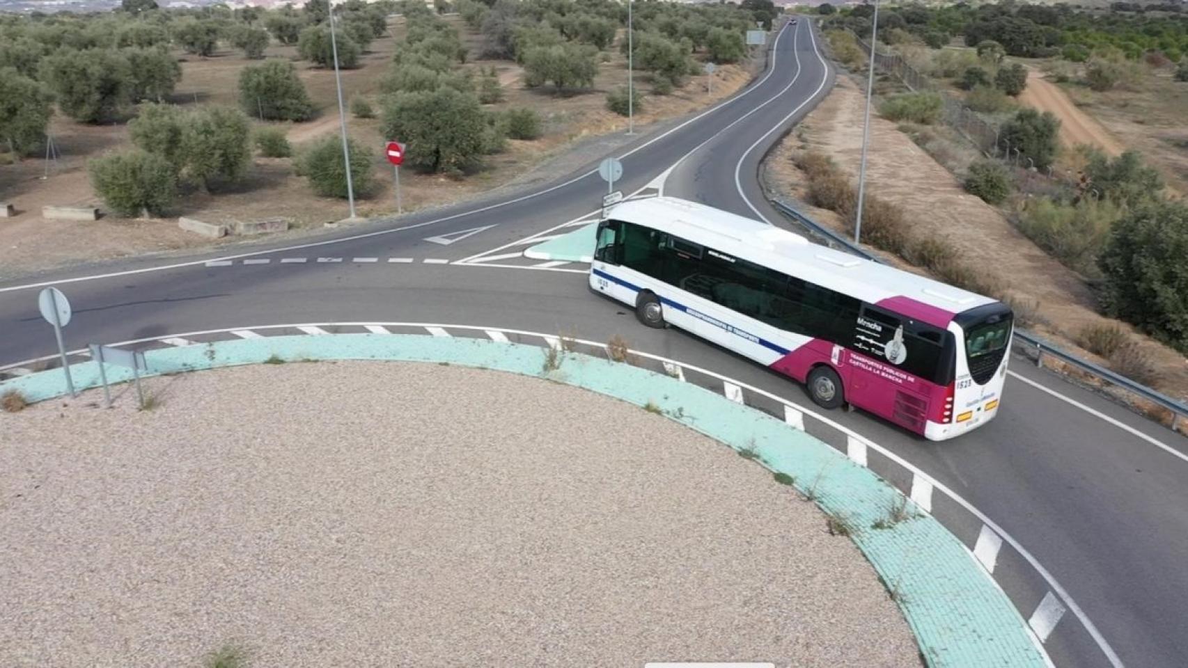 Imagen de un autobús en Castilla-La Mancha.