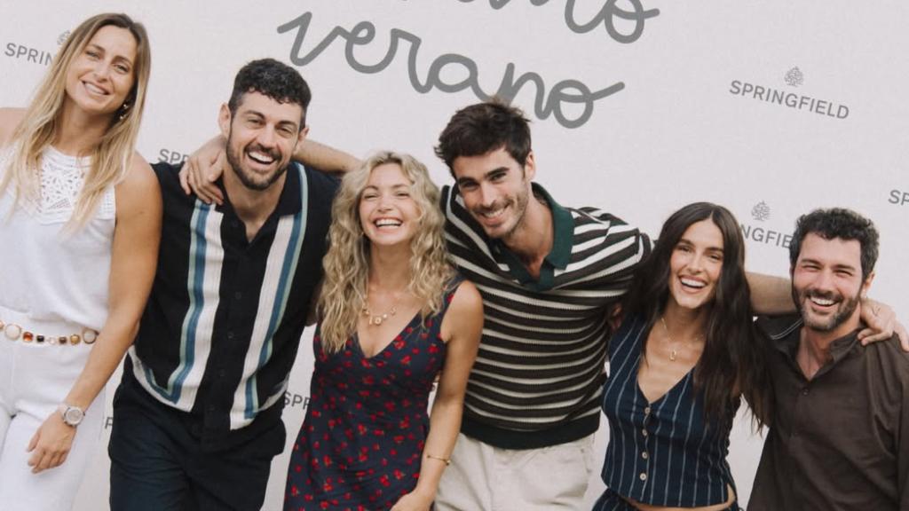 Fotografía con los protagonistas de la colección, ubicados de izquierda a derecha: Lucía Martiño, José Abellán, Savina Paül, Luis Zamalloa, Gemma Pinto y Eneko Fernández.