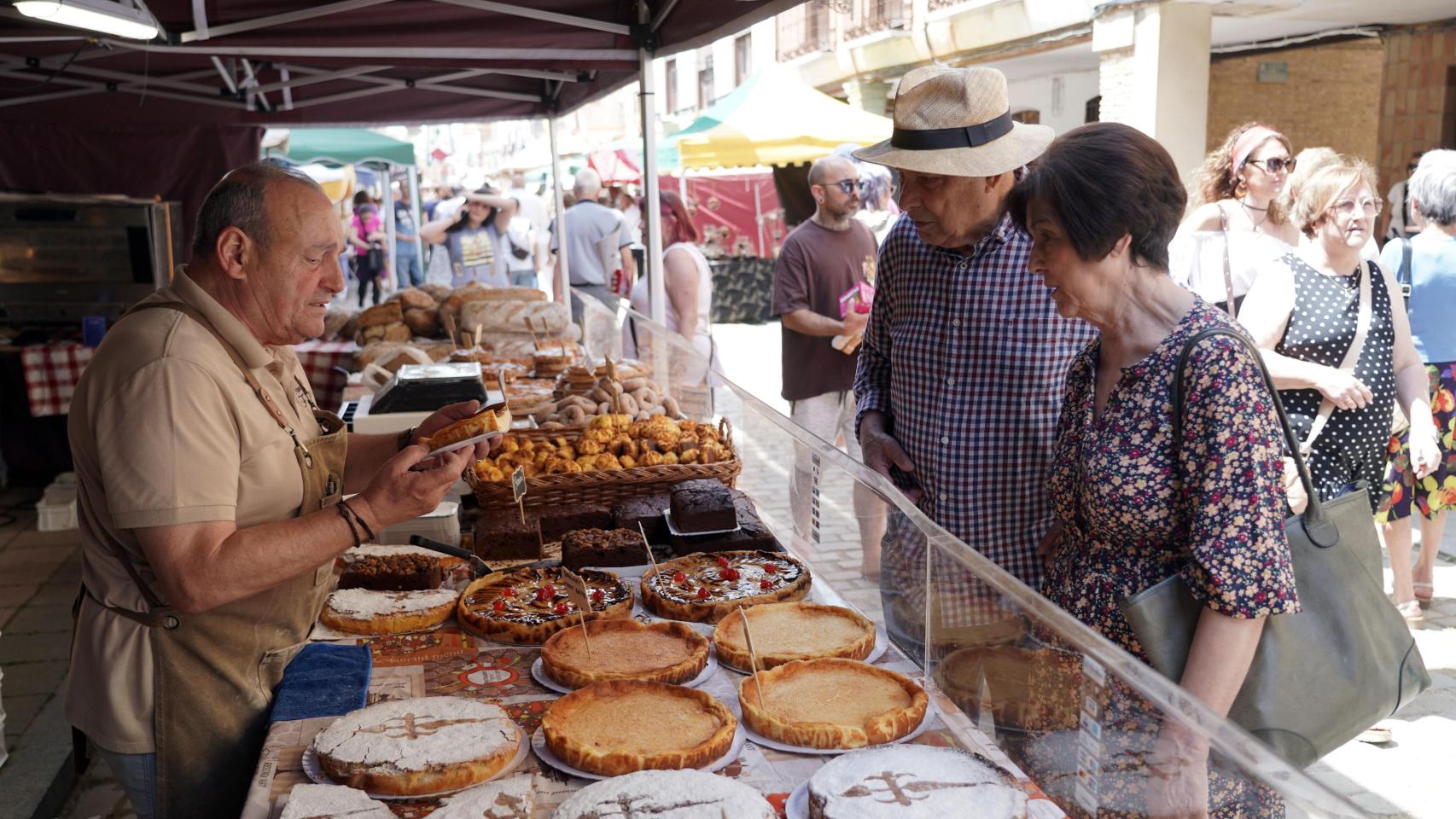 Imagen de archivo del Mercado Comarcal y la Feria Agroalimentaria de Villalón de Campos del año pasado.