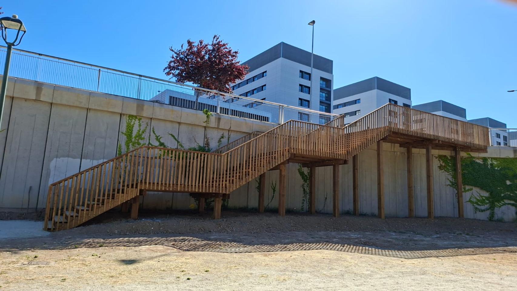 Las nuevas escaleras para hacer el recorrido más corto