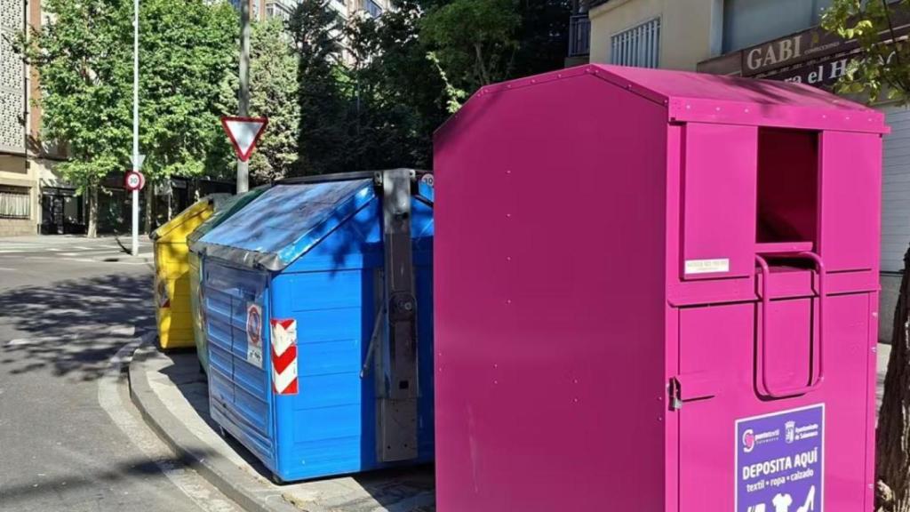 Nuevos contenedores de calzado y ropa instalados en Salamanca.-EP