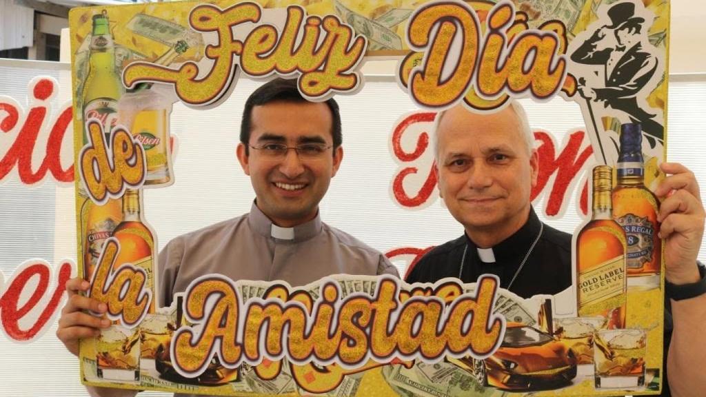 Edgard Rimaycuna Inga junto al papa León XIV. En ese tiempo estaban en Chiclayo, Perú. 