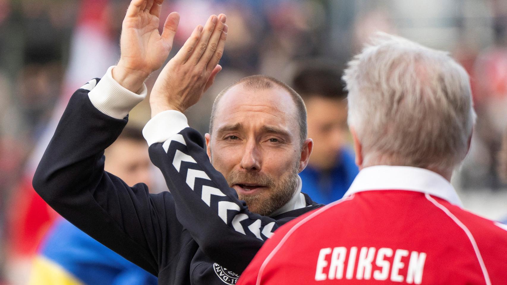 Christian Eriksen, minutos antes de volver a desplomarse en el campo.
