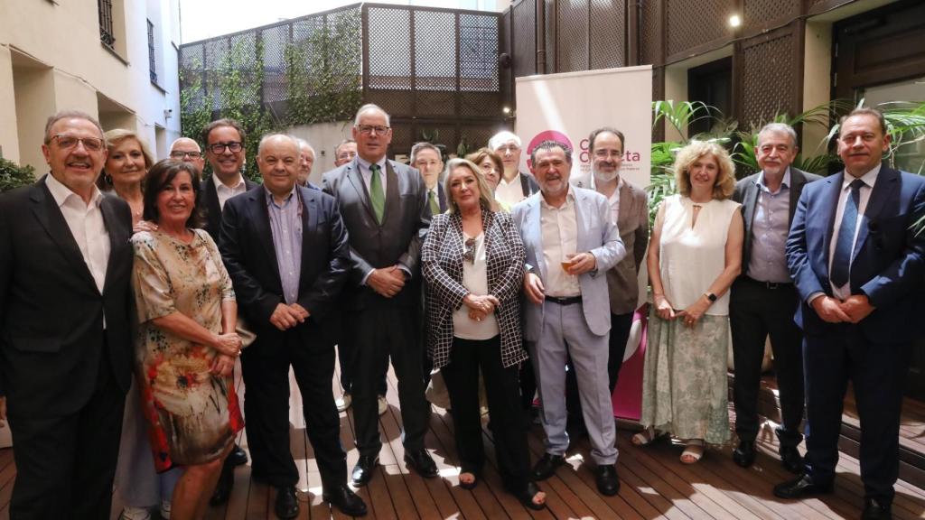 Mario Ruiz-Tagle, CEO de Iberdrola España, junto a los miembros del Club Conecta.