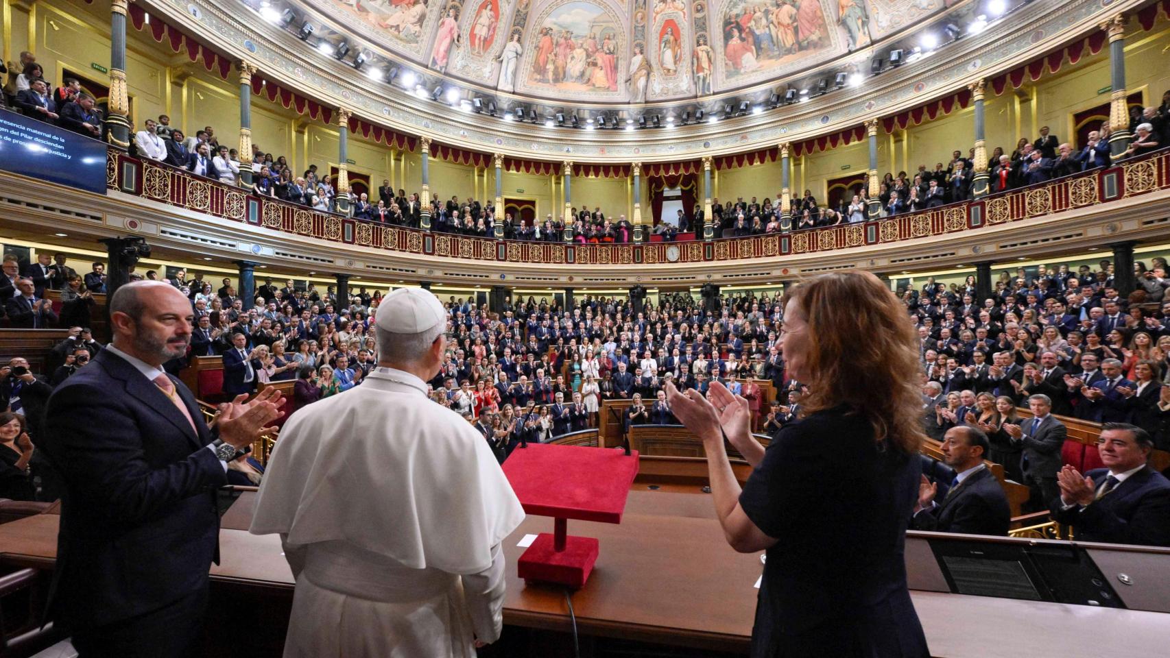 Ovación al papa León XIV en el Congreso de los Diputados.