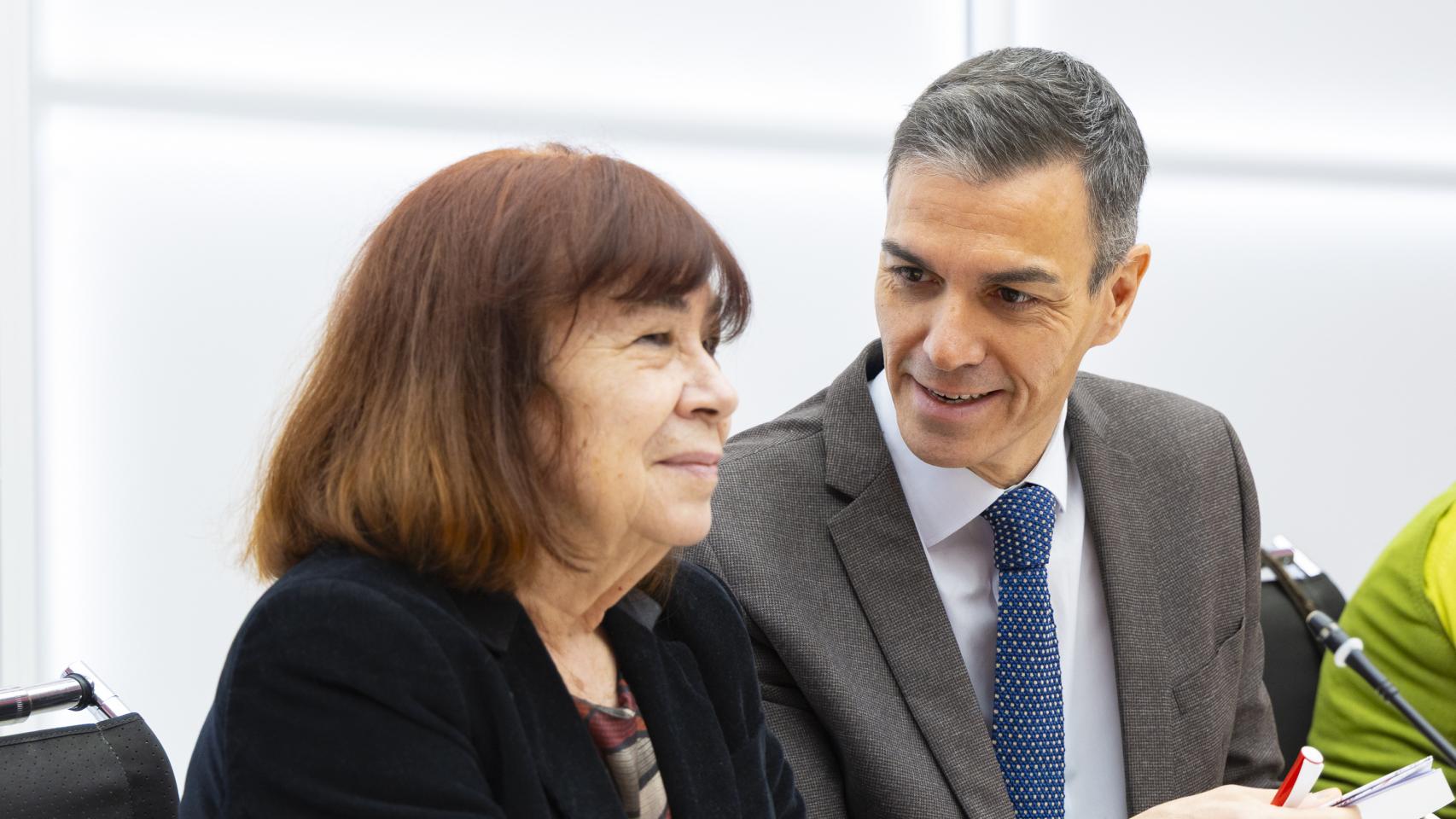 Pedro Sánchez y Cristina Narbona durante una Ejecutiva del PSOE en Ferraz.
