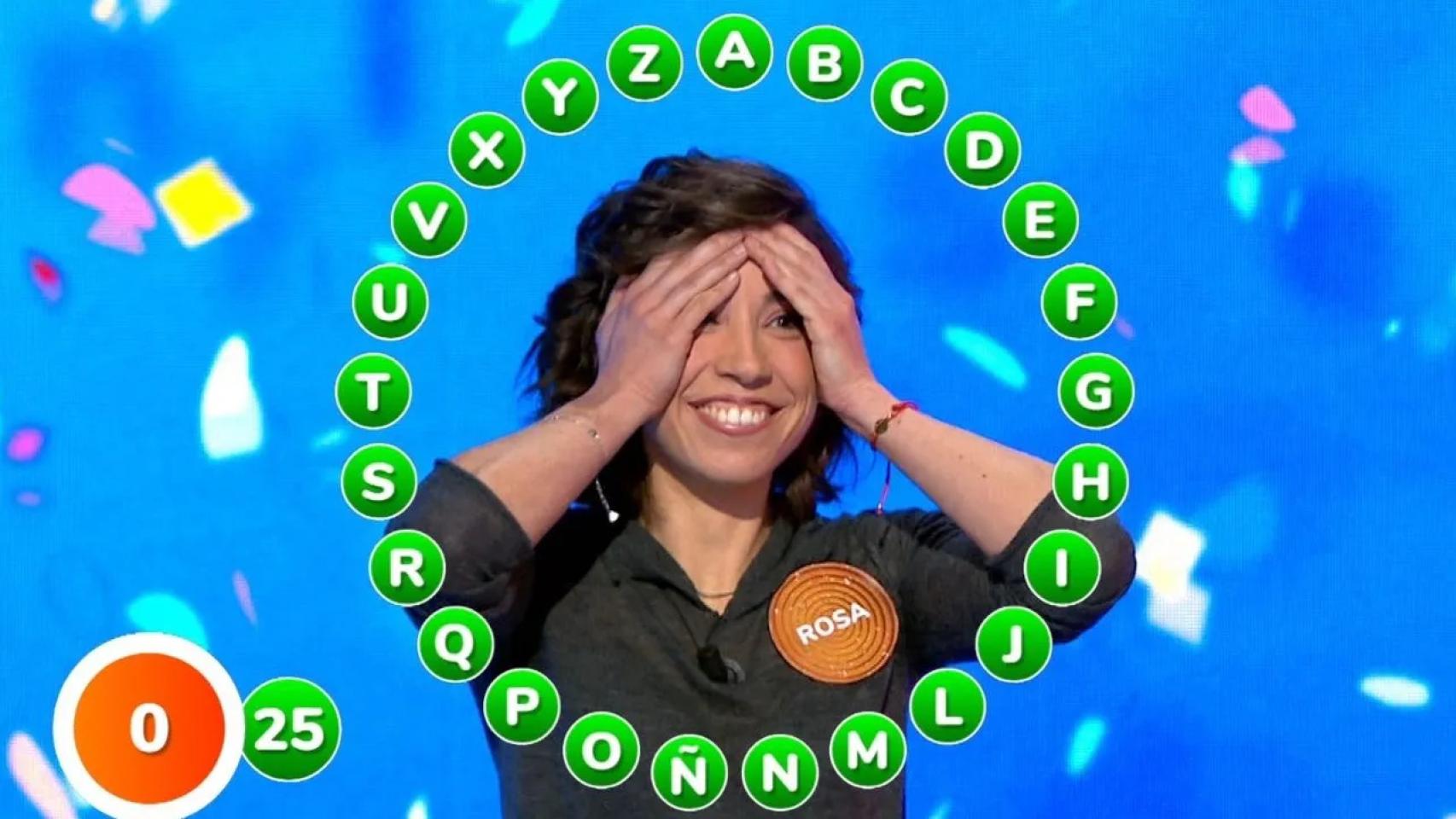 Rosa Rodríguez, en el momento exacto de resolver la última definición del Rosco de 'Pasapalabra'.