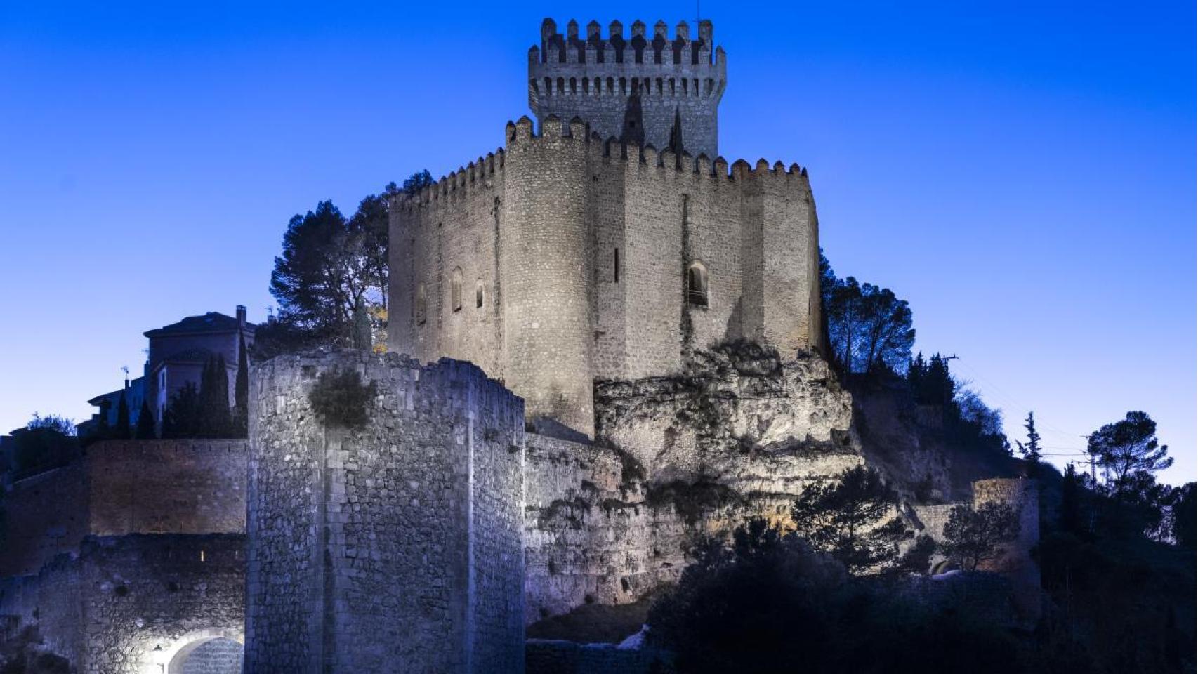 Parador de Alarcón al anochecer.