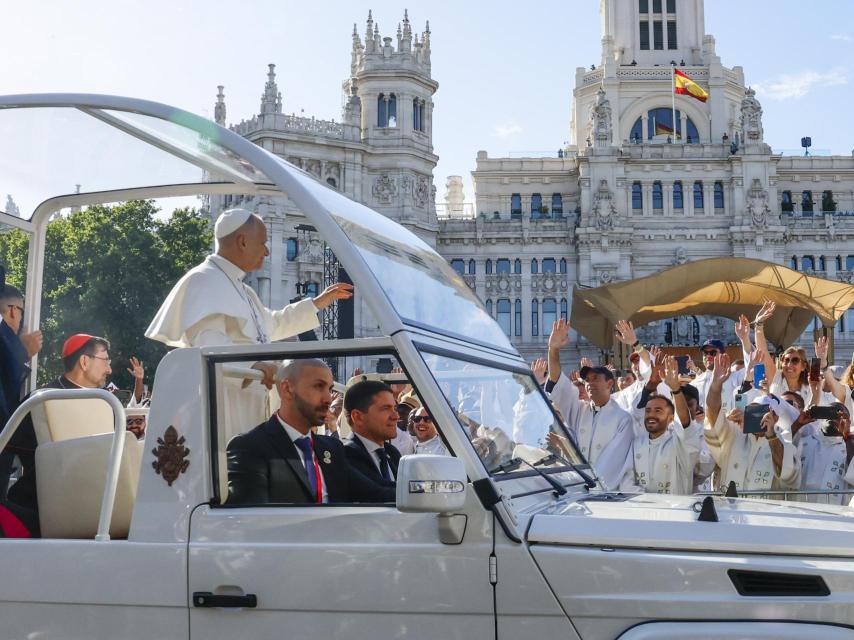 El papa León XIV recorre las calles de Madrid.
