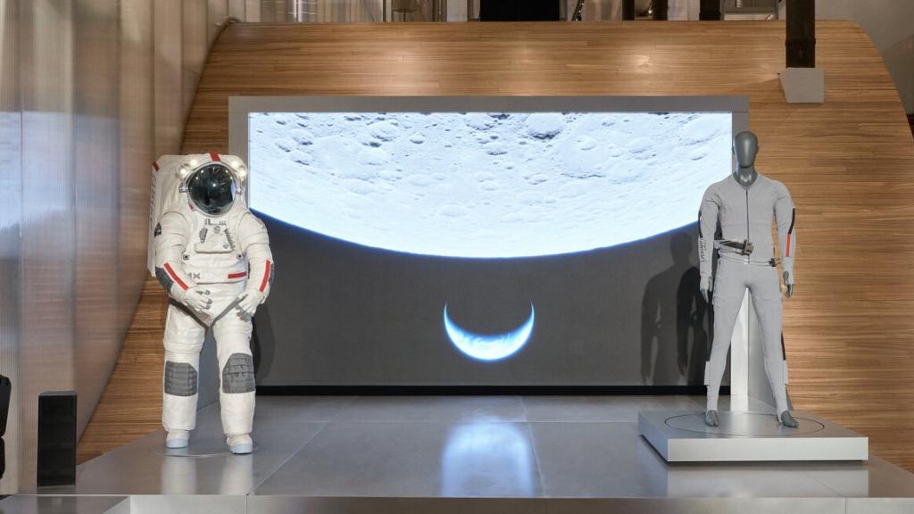 Interior y exterior del traje espacial de Artemis