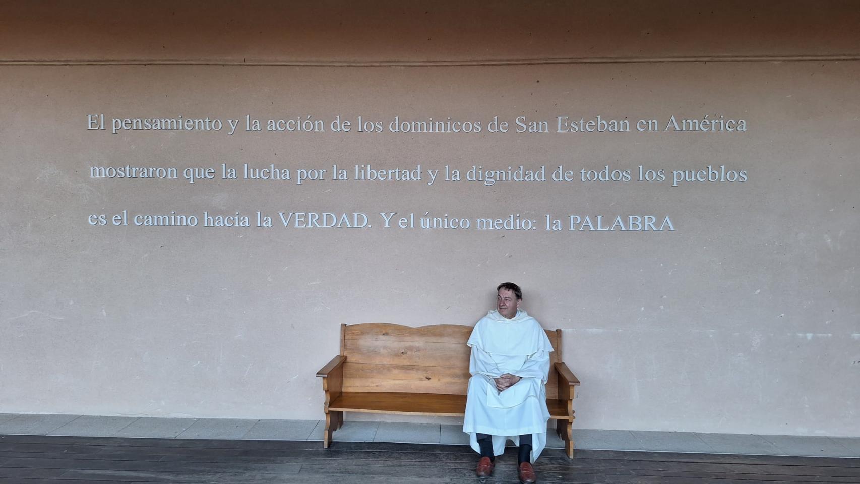 Ricardo de Luis, fraile dominico y profesor de la Universidad Pontificia, muestra a EL ESPAÑOL de Castilla y León el refugio donde Francisco de Vitoria ideó los derechos que el Papa reivindica en el Congreso.