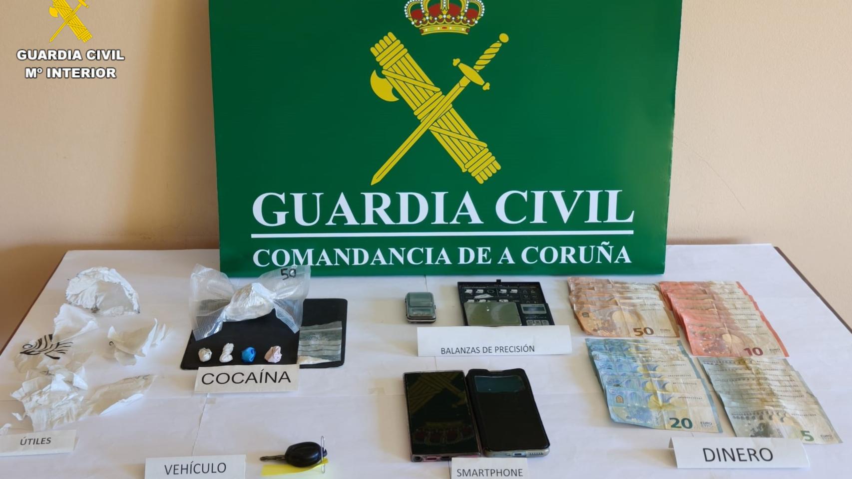 Objetos incautados durante la operación 'Gusarapos' en Boiro.