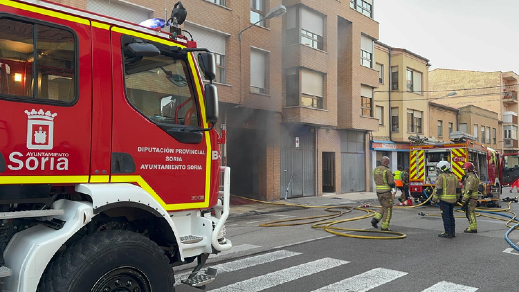 Imagen del incendio en un garaje de Soria.