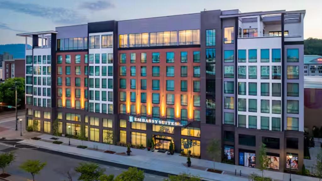 El hotel Embassy Suites by Hilton Chattanooga Downtown.