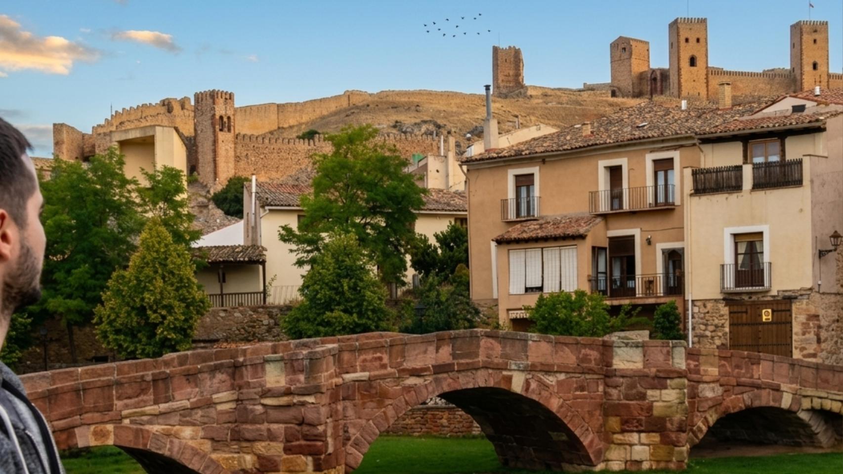 Vista de Molina de Aragón desde su puente viejo.