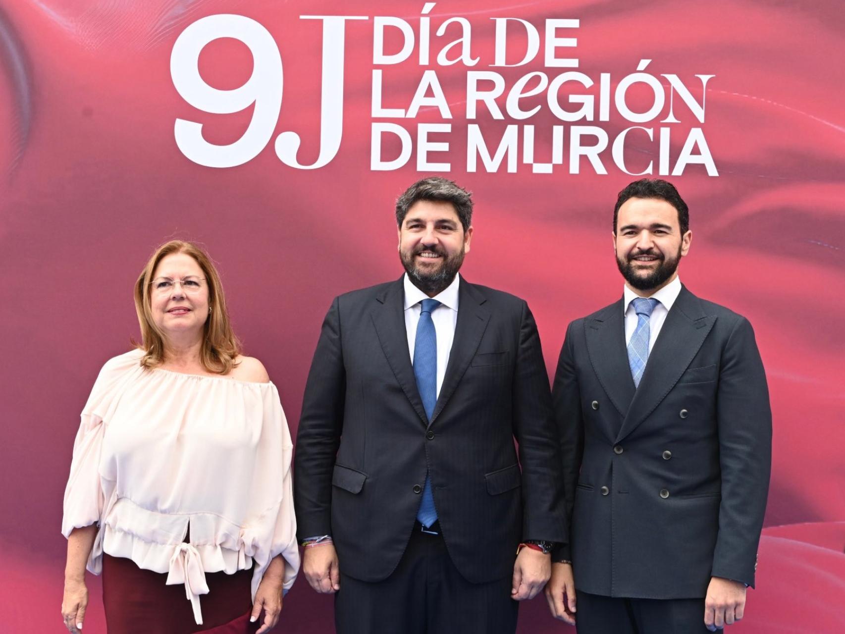 López Miras a Sánchez, en el 9-J Día de Murcia: "Es irresponsable tratar de enfrentar a la sociedad desde las instituciones"
