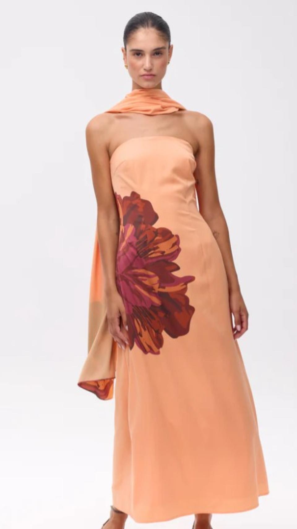El vestido y el fular de Paula Echevarría.