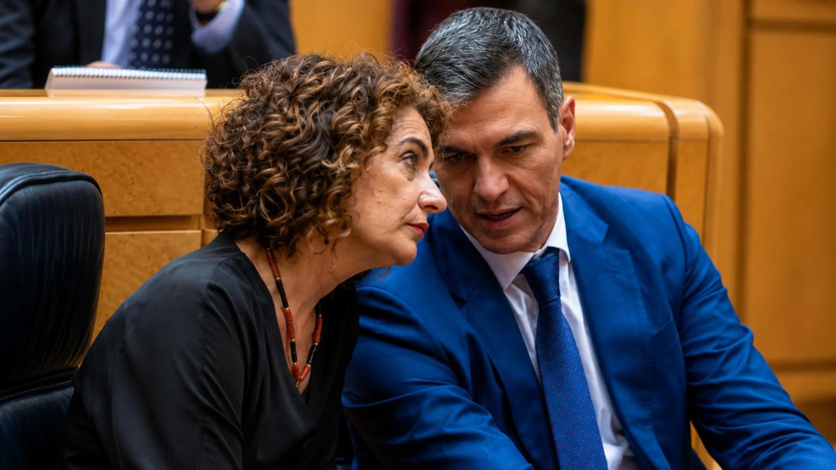 Pedro Sánchez y María Jesús Montero.